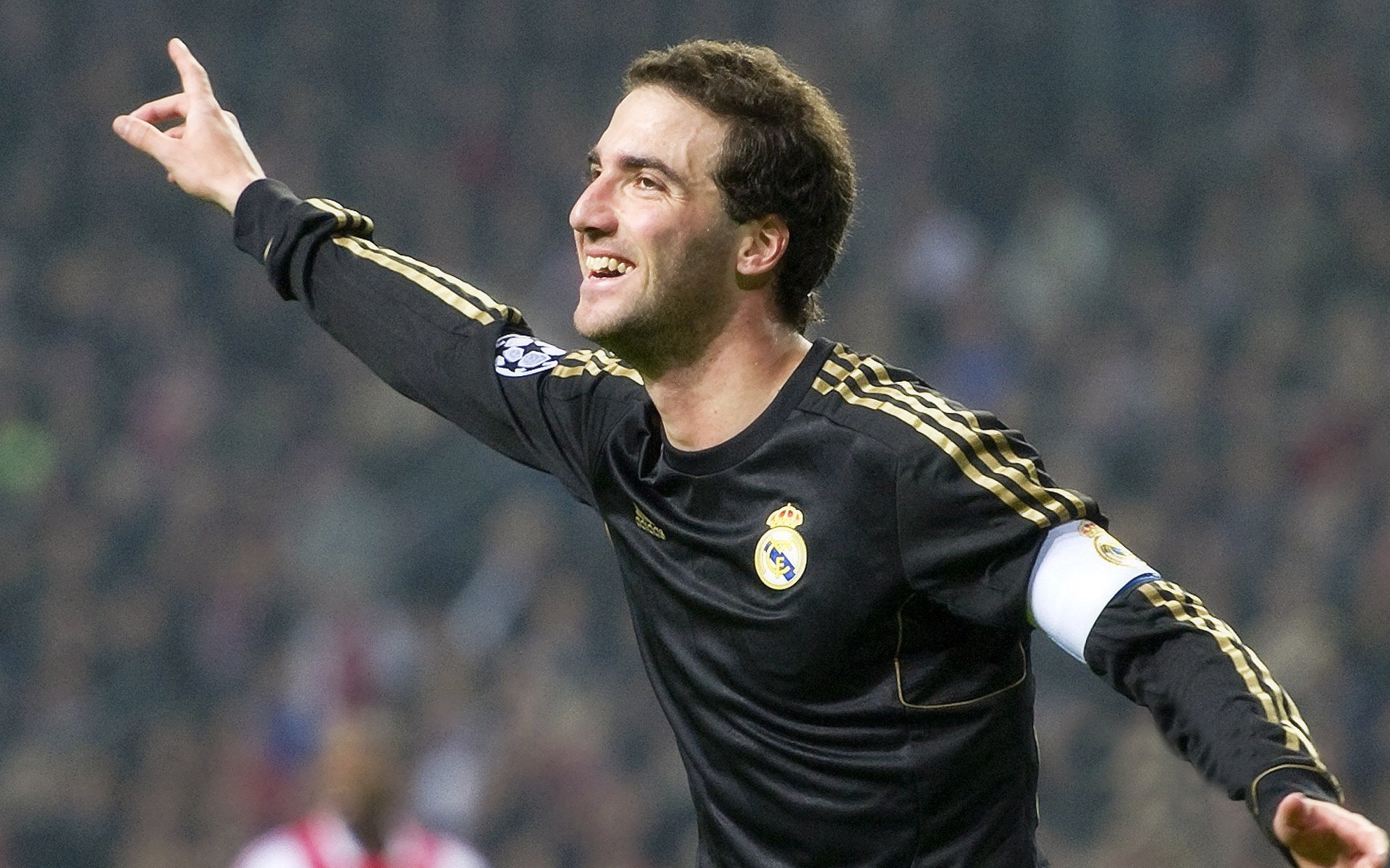 巴萨防线漏洞频出，切尔西未能突破卡拉巴赫，巴萨3-0切尔西