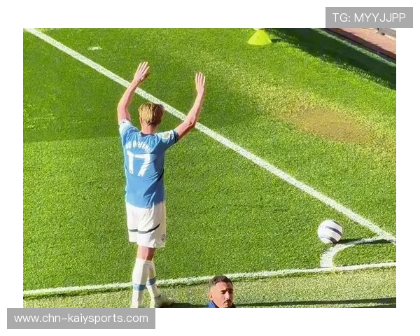 曼城盯德布劳内式多面手：足球战术的全能奇迹