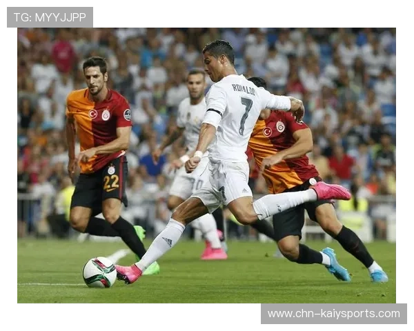 C罗禁区内横拨摆脱，胜利找到射门线，c罗射门能力